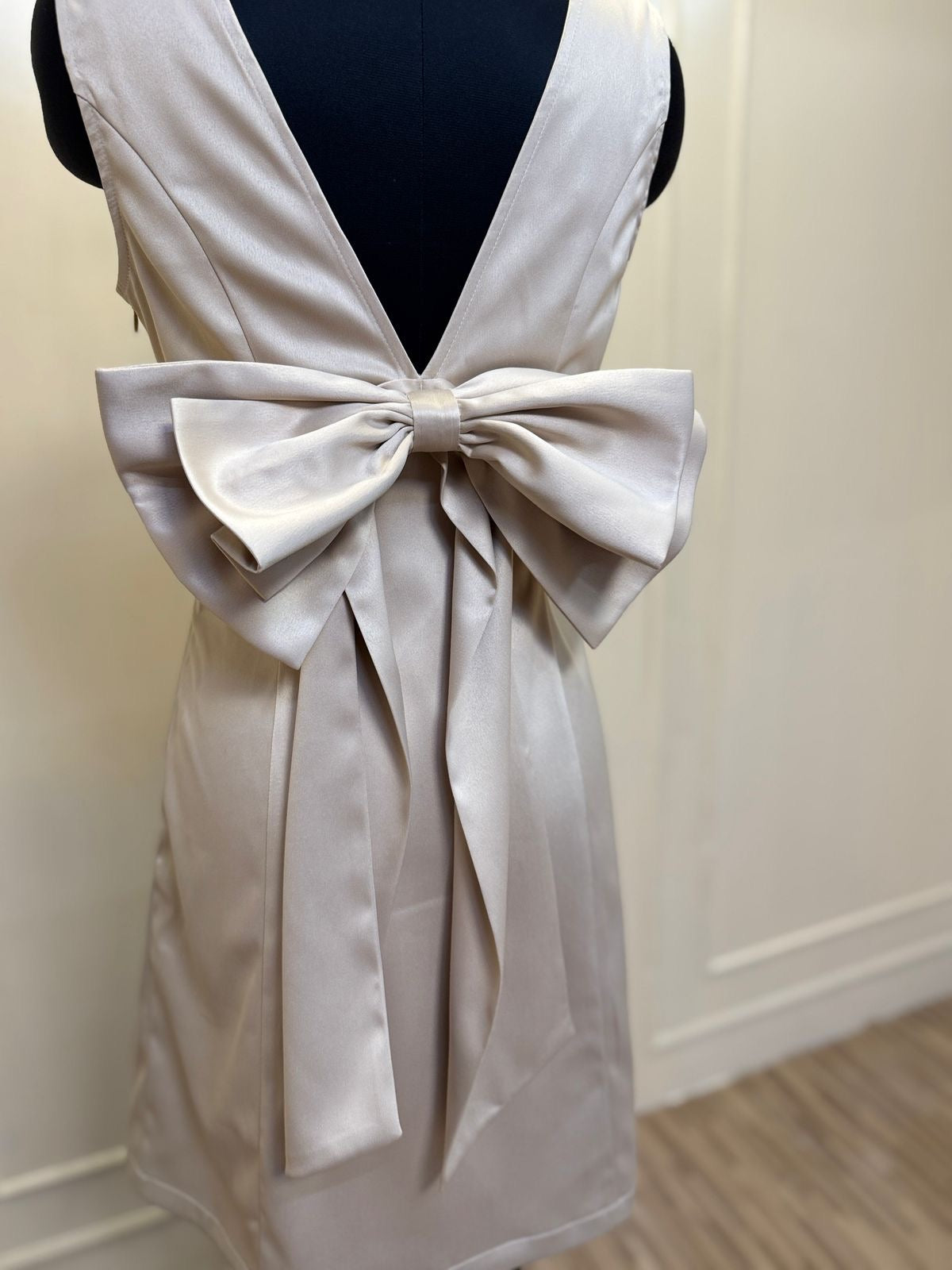 Vintage Pearl Bow Glow Dress